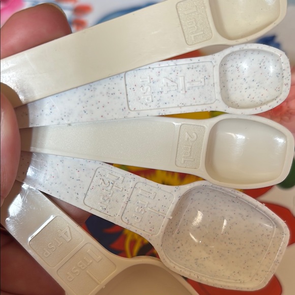 Tupperware Measuring Spoons - Picture 4 of 4